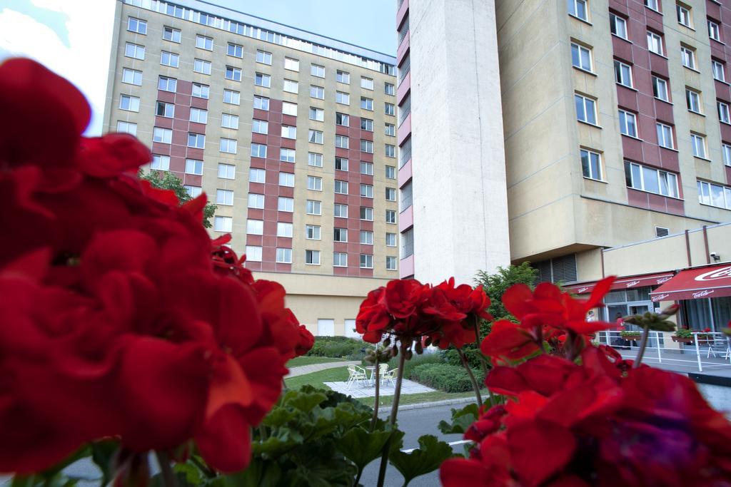 Ceu Konferencia Koezpont Hotel Budapest Exterior photo